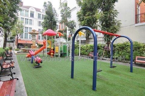 Таунхаус в Бангкоке, Таиланд с 4 спальнями № 143978 - фото 17