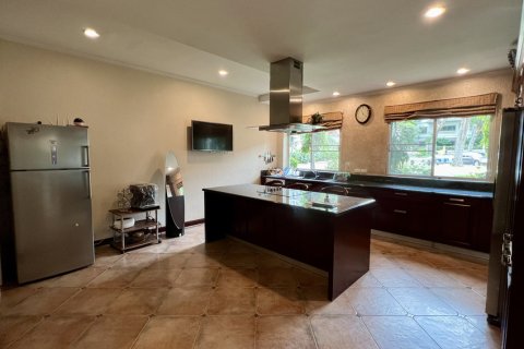 Apartamento de 3 dormitorios en Pattaya, Tailandia № 123342 - foto 2