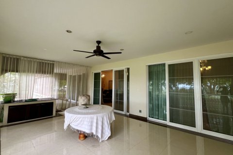 Apartamento de 3 dormitorios en Pattaya, Tailandia № 123342 - foto 22