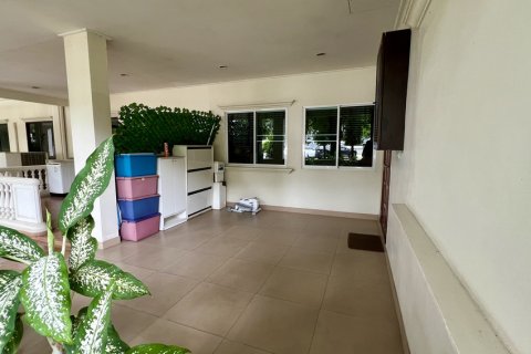 Apartamento de 3 dormitorios en Pattaya, Tailandia № 123342 - foto 11