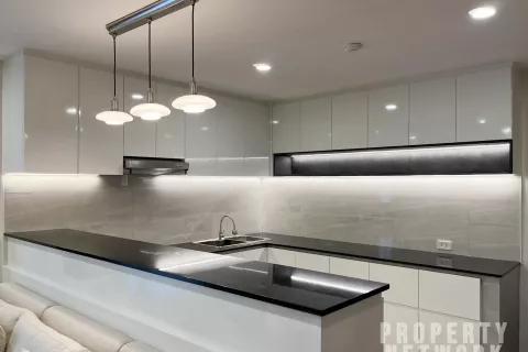 Condo in Watthana, Bangkok, Thailand, 3 bedrooms  № 123789 - photo 5