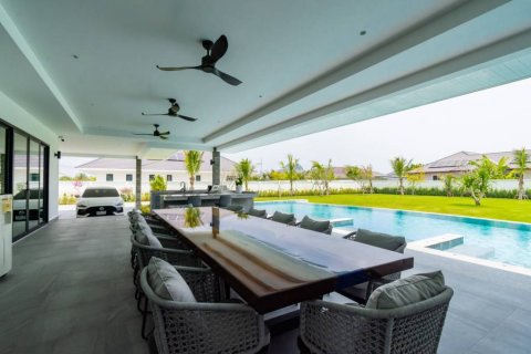 Villa in Pran Buri, Thailand 4 bedrooms № 85895 - photo 9