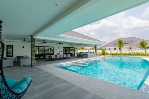 Villa in Pran Buri, Thailand 4 bedrooms № 85895 - photo 5