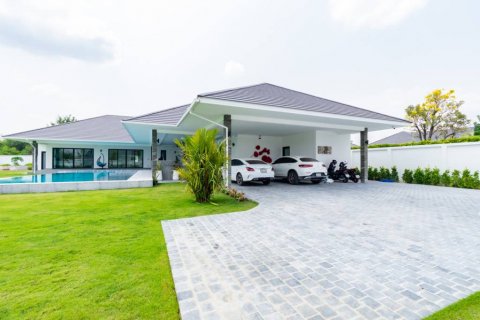 Villa in Pran Buri, Thailand 4 bedrooms № 85895 - photo 10