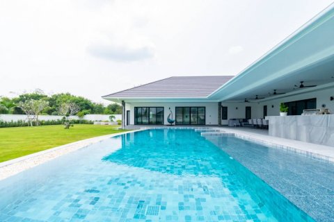Villa in Pran Buri, Thailand 4 bedrooms № 85895 - photo 3