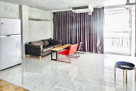 Коммерческая недвижимость в Дин Даенге, Бангкок, Таиланд 920м2  № 86656 - фото 3