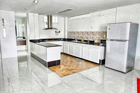 Коммерческая недвижимость в Дин Даенге, Бангкок, Таиланд 920м2  № 86656 - фото 4