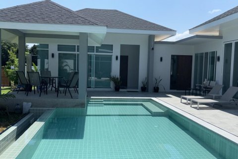 Вилла в Паклоке, Таиланд с 5 спальнями  № 141965 - фото 1
