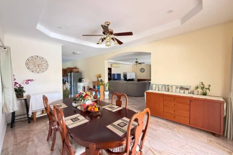 House in Bang Sare, Thailand 4 bedrooms № 132561 - photo 8