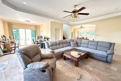 House in Bang Sare, Thailand 4 bedrooms № 132561 - photo 2