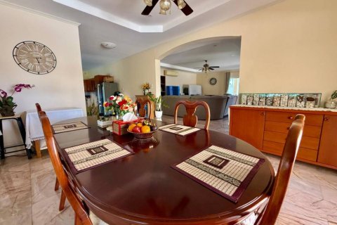 House in Bang Sare, Thailand 4 bedrooms № 132561 - photo 9