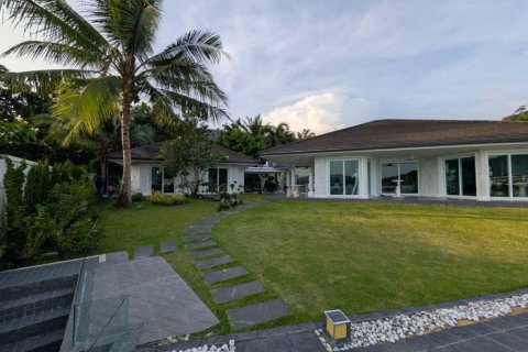 Villa in Kathu, Thailand 4 bedrooms № 132806 - photo 1