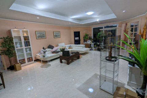 Villa in Kathu, Thailand 4 bedrooms № 132806 - photo 2