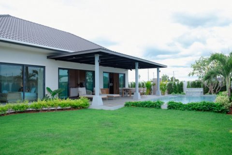 Villa in Hua Hin, Thailand 3 bedrooms № 132801 - photo 1