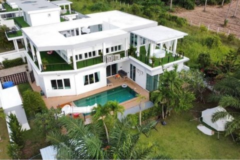 Вилла в Саттахипе, Таиланд с 4 спальнями  № 133057 - фото 1