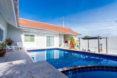 Вилла в Хуа Хине, Таиланд с 3 спальнями  № 133058 - фото 1