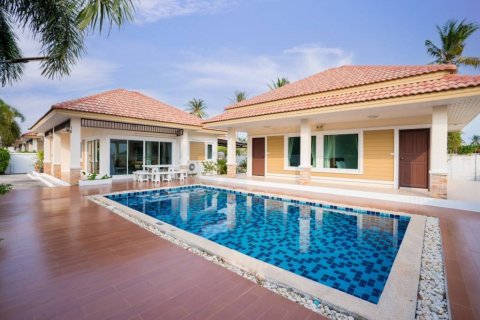 Villa in Hua Hin, Thailand 4 bedrooms № 132759 - photo 1