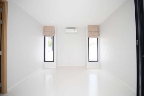 House in Chiang Mai, Thailand 5 bedrooms № 119966 - photo 11