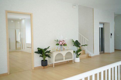 House in Chiang Mai, Thailand 6 bedrooms № 119962 - photo 12