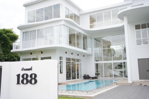 House in Chiang Mai, Thailand 6 bedrooms № 119962 - photo 1