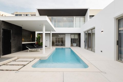 Вилла в Раваи, Таиланд с 4 спальнями  № 110348 - фото 1