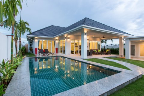 Дом в Хуа Хине, Таиланд с 3 спальнями  № 125300 - фото 1