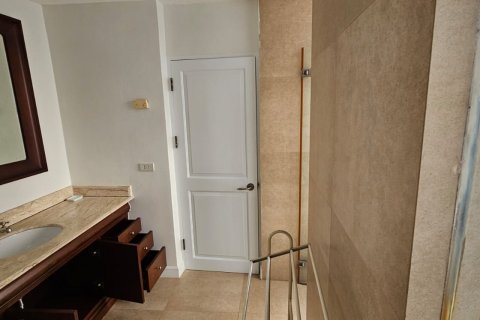 Кондоминиум с 2 спальнями в Патхум Ване, Бангкок, Таиланд № 123753 - фото 16