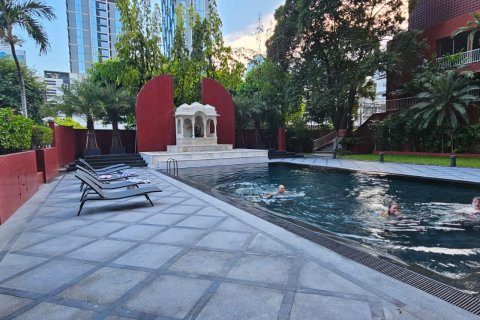 Кондоминиум с 2 спальнями в Патхум Ване, Бангкок, Таиланд № 123753 - фото 2