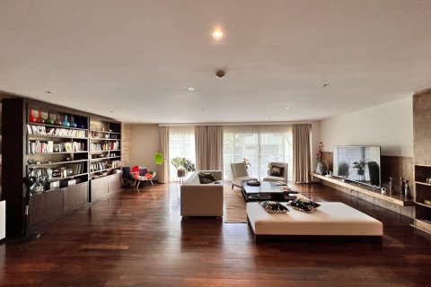 Кондоминиум с 4 спальнями в Клонг Тоэй, Бангкок, Таиланд № 123757 - фото 1