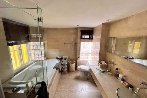 Кондоминиум с 4 спальнями в Клонг Тоэй, Бангкок, Таиланд № 123757 - фото 11