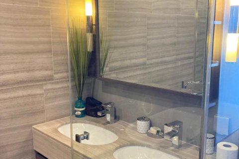 Condo in Bang Rak, Bangkok, Thailand, 3 bedrooms  № 123759 - photo 10