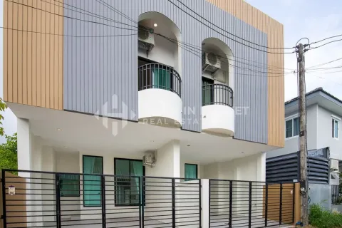 Дом в Пхукете, Таиланд с 2 спальнями  № 131437 - фото 1