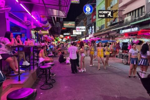 Propriété commerciale à Pattaya, Thaïlande № 132482 - photo 2