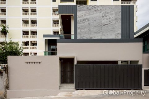 House in Pattaya, Thailand 4 bedrooms № 132297 - photo 30