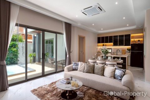 House in Pattaya, Thailand 4 bedrooms № 132297 - photo 7