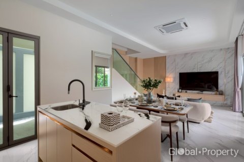 House in Pattaya, Thailand 4 bedrooms № 132297 - photo 9