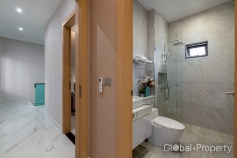 House in Pattaya, Thailand 4 bedrooms № 132297 - photo 24