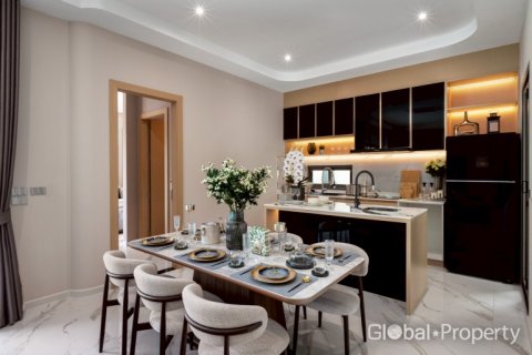 House in Pattaya, Thailand 4 bedrooms № 132297 - photo 11