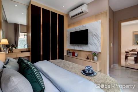House in Pattaya, Thailand 4 bedrooms № 132297 - photo 19