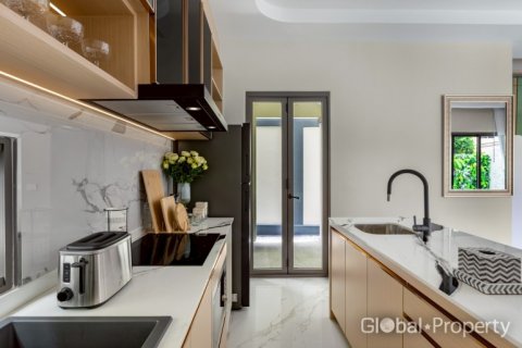 House in Pattaya, Thailand 4 bedrooms № 132297 - photo 14