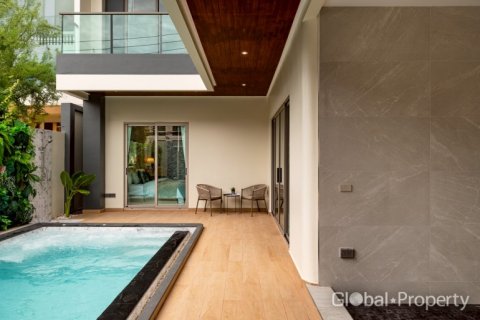 House in Pattaya, Thailand 4 bedrooms № 132297 - photo 1