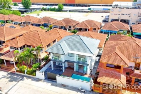 House in Pattaya, Thailand 6 bedrooms № 132295 - photo 14