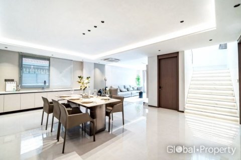 House in Pattaya, Thailand 6 bedrooms № 132295 - photo 5