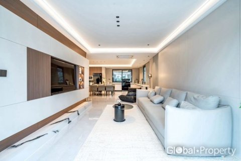 House in Pattaya, Thailand 6 bedrooms № 132295 - photo 3