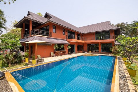 House in Chiang Mai, Thailand 4 bedrooms № 121965 - photo 1