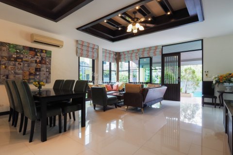 House in Bang Lamung, Thailand 4 bedrooms № 123437 - photo 4
