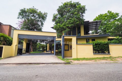 House in Bang Lamung, Thailand 4 bedrooms № 123437 - photo 1