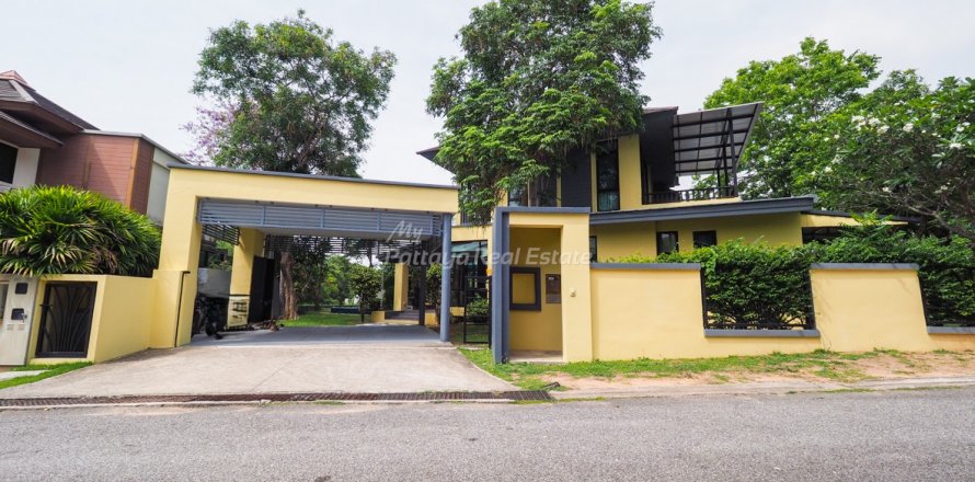 House in Bang Lamung, Thailand 4 bedrooms № 123437