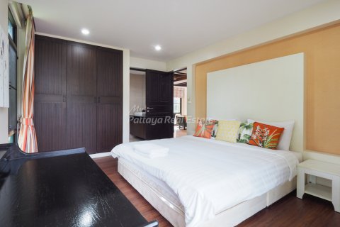 House in Bang Lamung, Thailand 4 bedrooms № 123437 - photo 9
