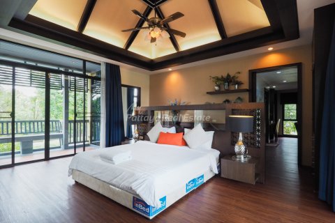 House in Bang Lamung, Thailand 4 bedrooms № 123437 - photo 17